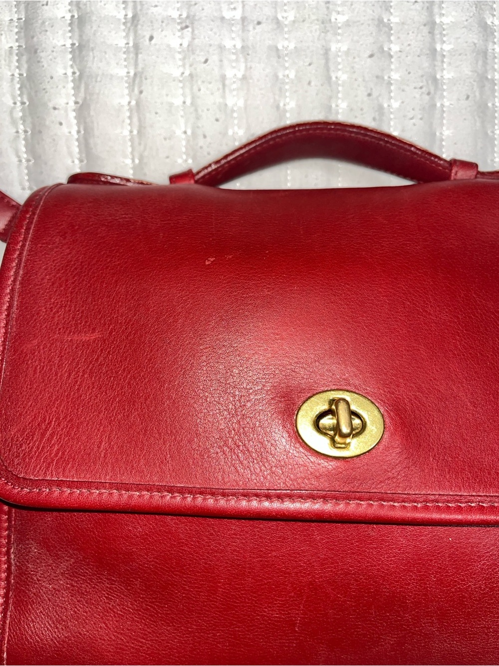 Vintage Coach Court Bag
Satchel Red Brass Hardware
#9870 - Picture 4 of 16